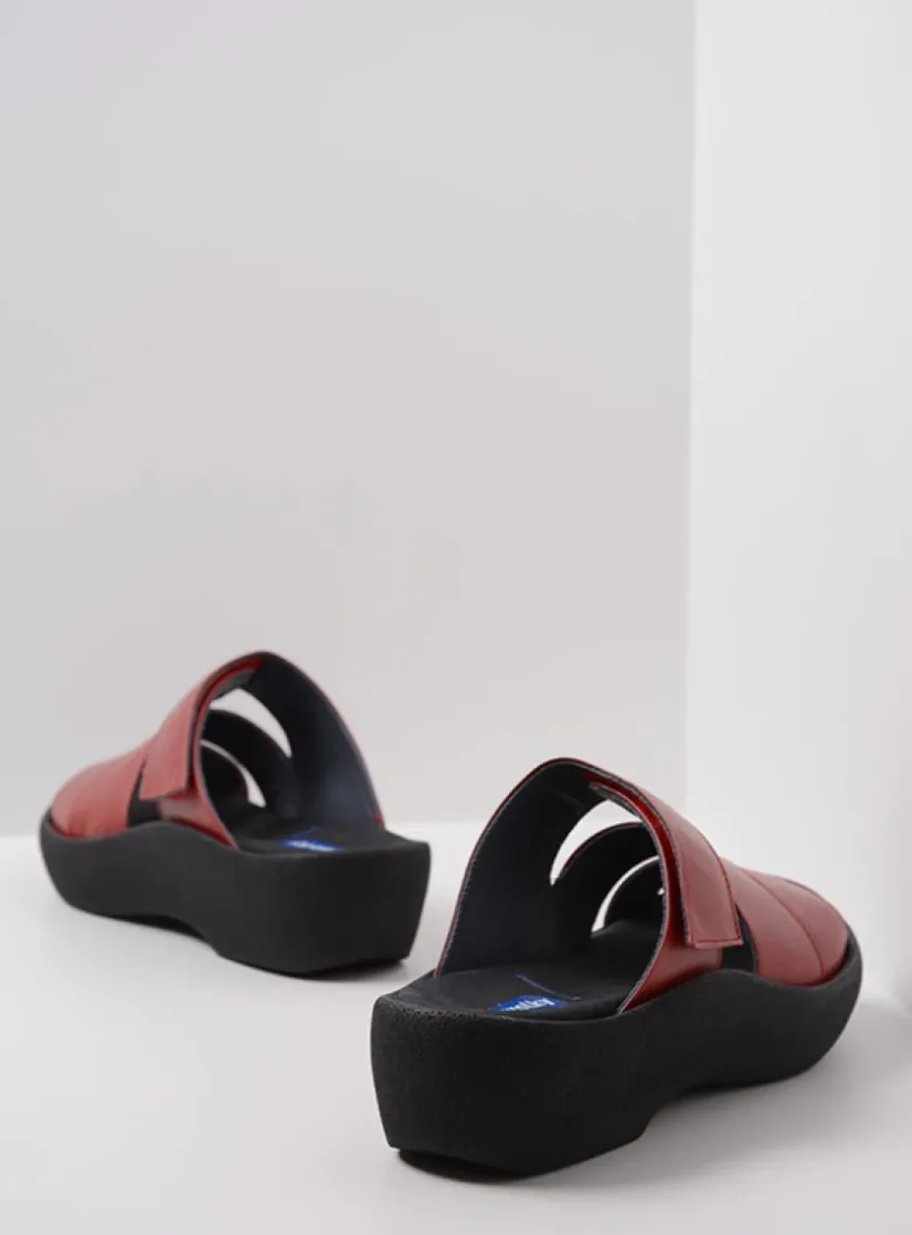 Wolky Aporia - rood leer<DAMES Slippers
