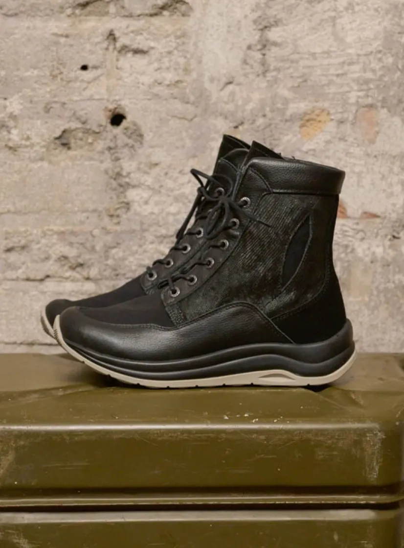Wolky Ellon S2F - zwart combi stretchleer<DAMES Hoge Veterschoenen|Veterlaarzen