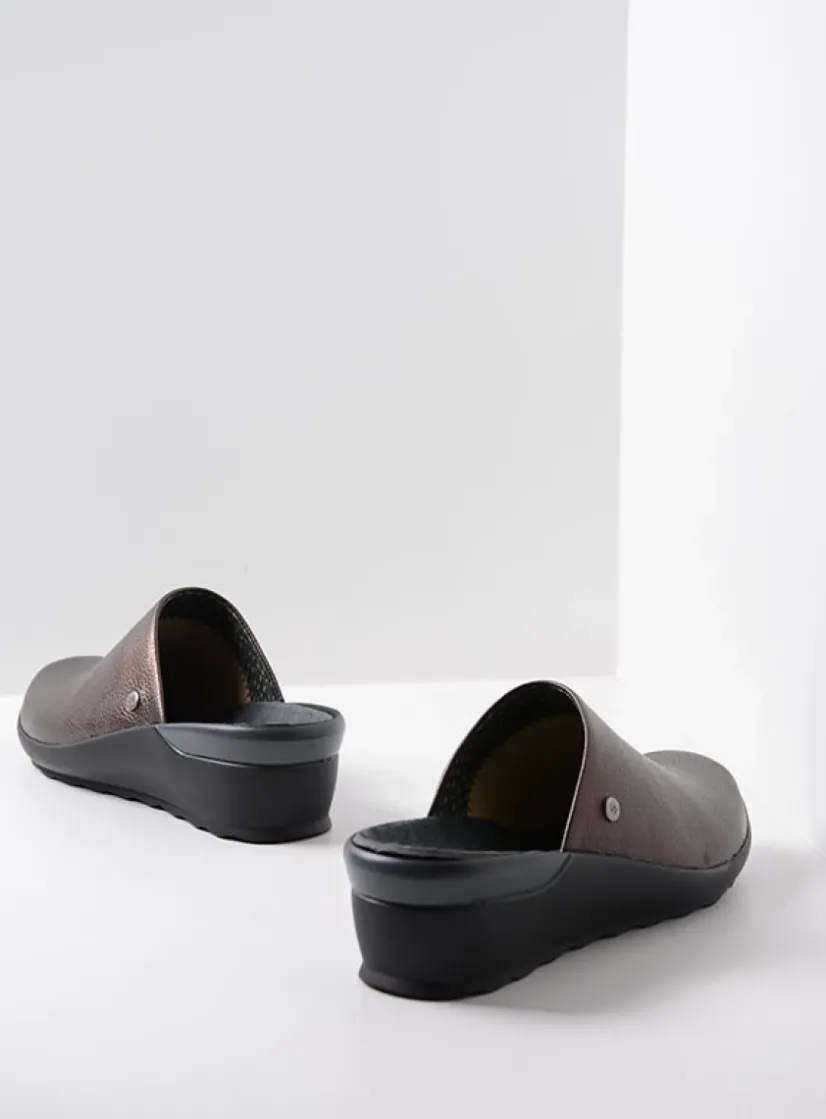 Wolky Go - brons leer<DAMES Slippers|Klompen