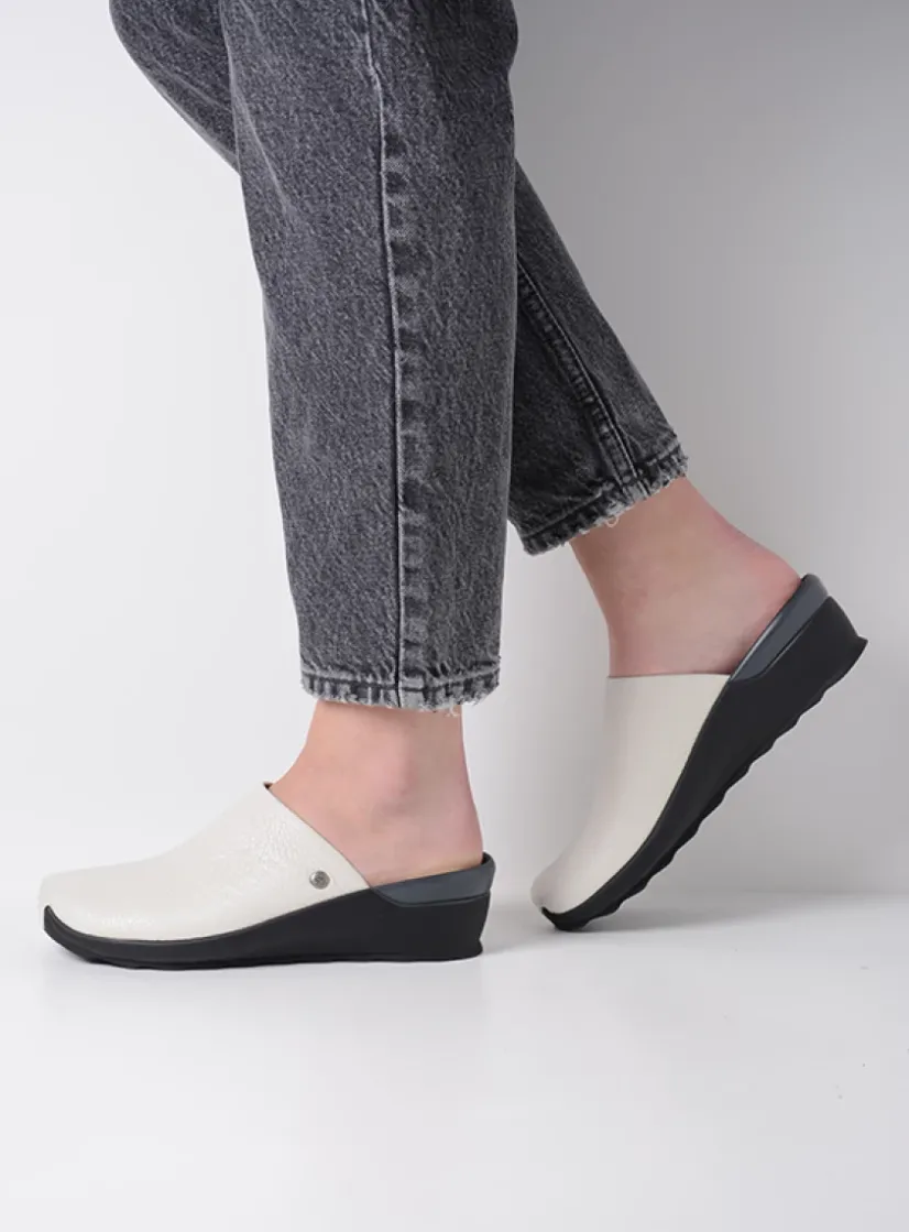 Wolky Go - creme wit leer<DAMES Slippers|Klompen