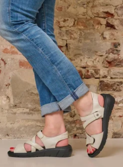 Wolky Ikaria - gebroken wit leer<DAMES Sandalen