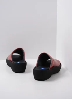 Wolky Nassau - rood leer<DAMES Slippers
