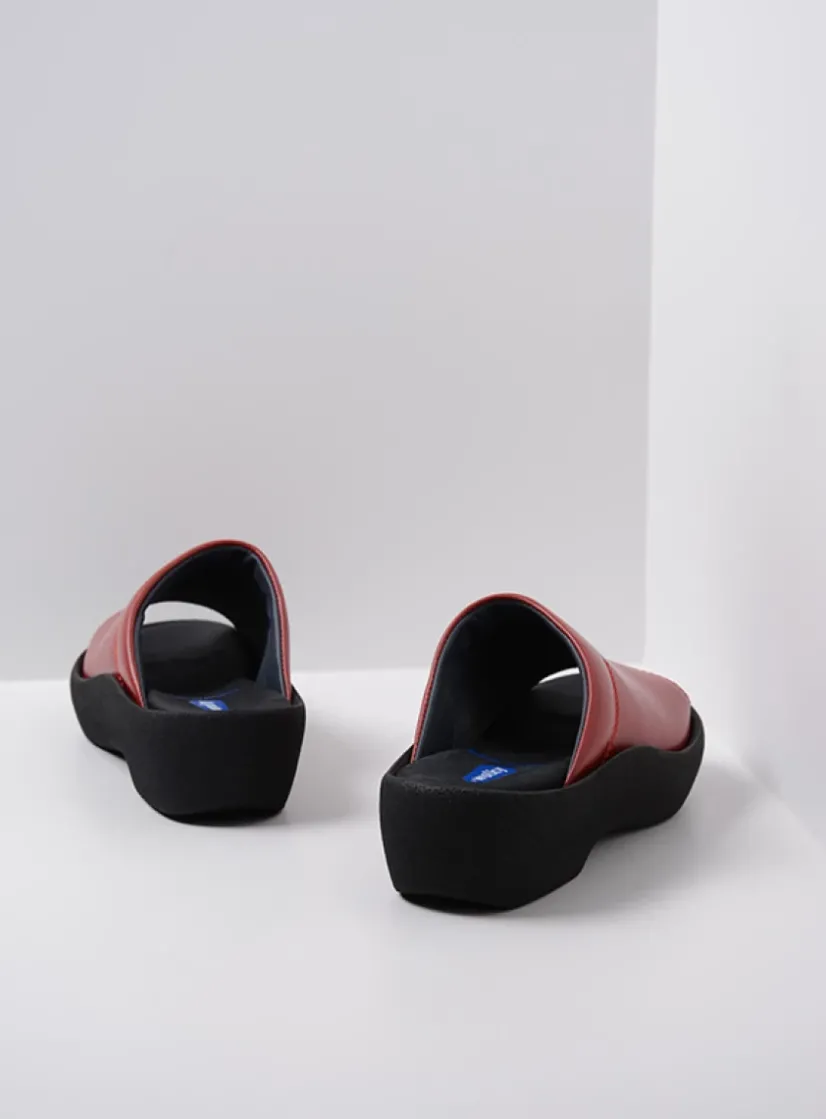 Wolky Nassau - rood leer<DAMES Slippers