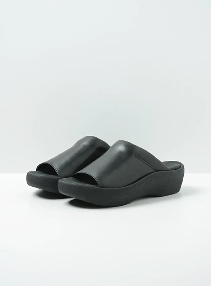 Wolky Nassau - zwart leer<DAMES Slippers