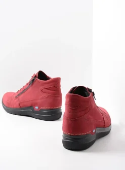 Wolky Why - bordeauxrood nubuck<DAMES Hoge Veterschoenen|Wandelschoenen