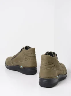 Wolky Why - pesto groen nubuck<DAMES Hoge Veterschoenen|Wandelschoenen