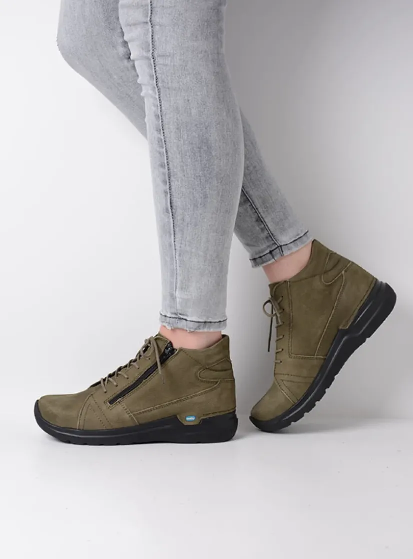 Wolky Why - pesto groen nubuck<DAMES Hoge Veterschoenen|Wandelschoenen