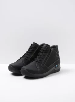 Wolky Why - zwart nubuck<DAMES Hoge Veterschoenen|Wandelschoenen