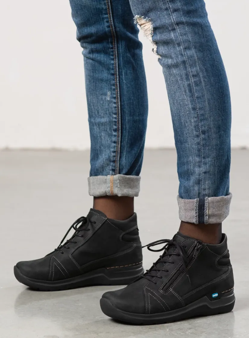 Wolky Why - zwart nubuck<DAMES Hoge Veterschoenen|Wandelschoenen