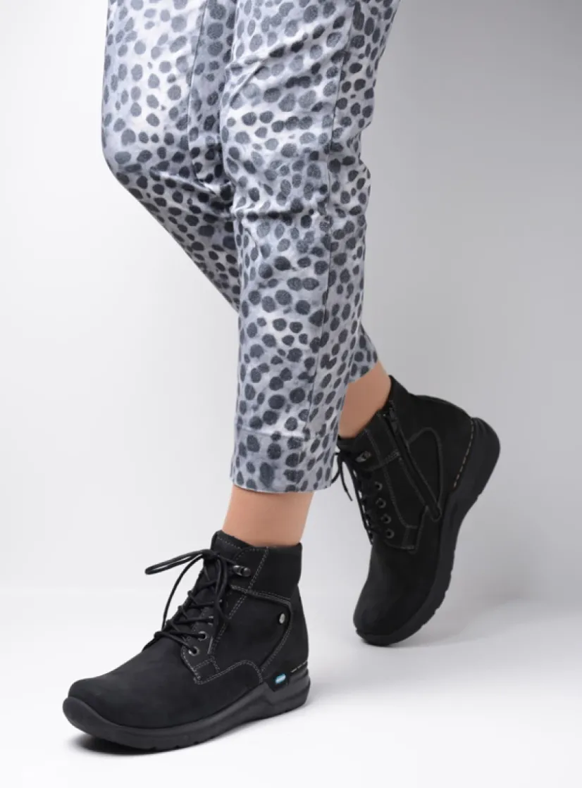 Wolky Whynot - zwart nubuck<DAMES Hoge Veterschoenen|Wandelschoenen