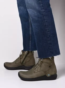 Wolky Whynot HV - pesto groen nubuck<DAMES Hoge Veterschoenen|Wandelschoenen